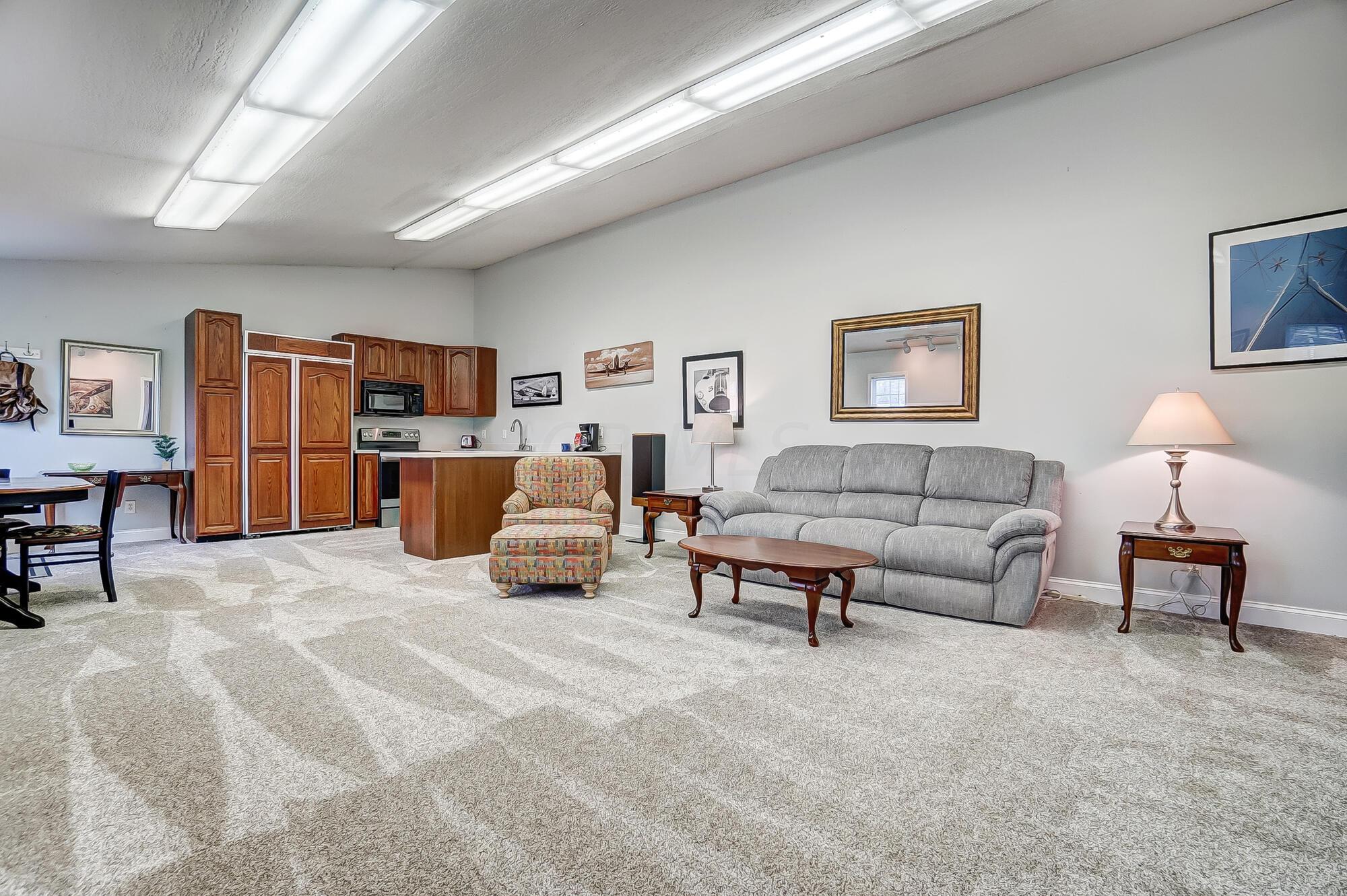 8205 Roberts Road Hilliard, OH 43026 - Photo 65 of 81 Apartment Living Rm