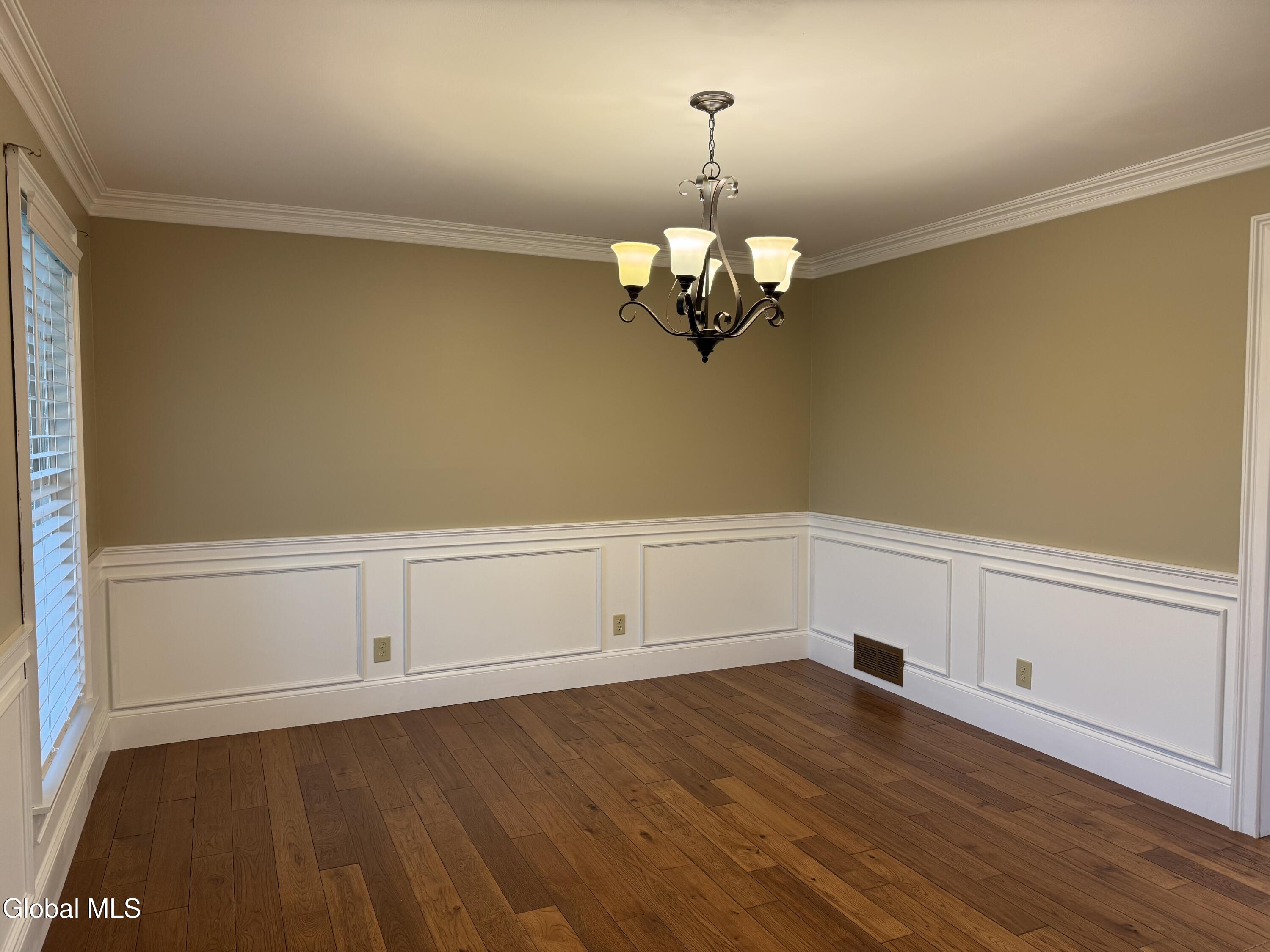 199 Ashdown Road Clifton Park, NY 12019 - Photo 6 of 66 IMG_3050