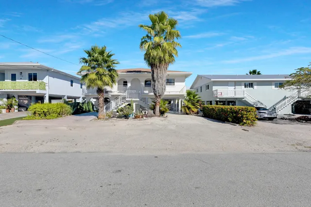 a picture of a table and chairs in patio
