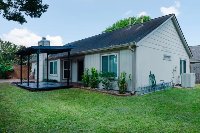 $1,900 | 3402 Cape Forest Drive, Kingwood, TX 77345