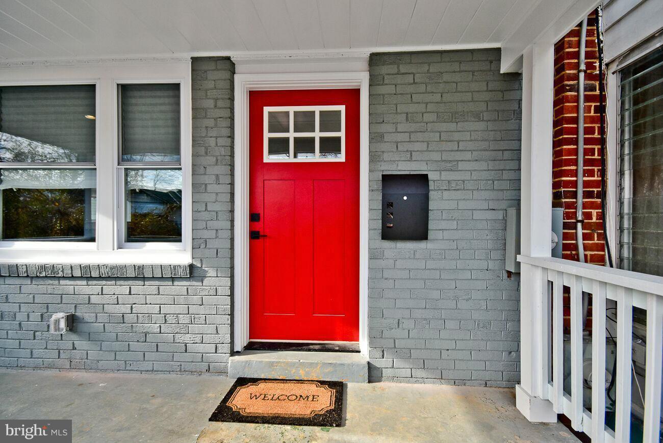 31 53rd Place Southeast Washington, DC 20019 - Photo 4 of 30 Front porch
