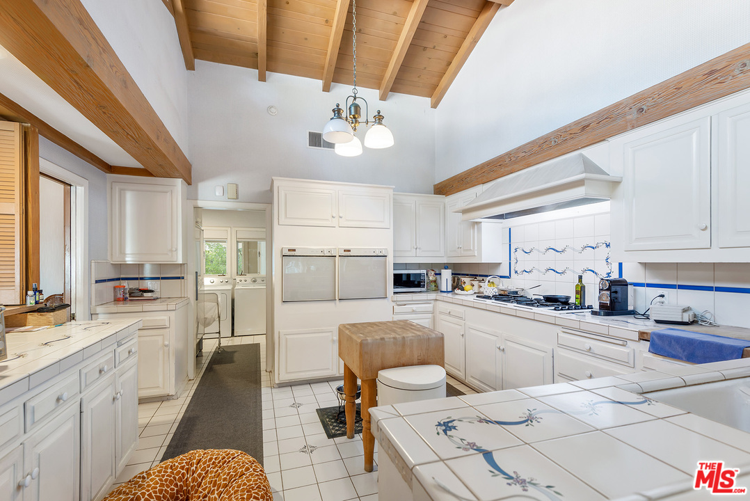 4205 Valley Meadow Road Encino, CA 91436 - Photo 13 of 41