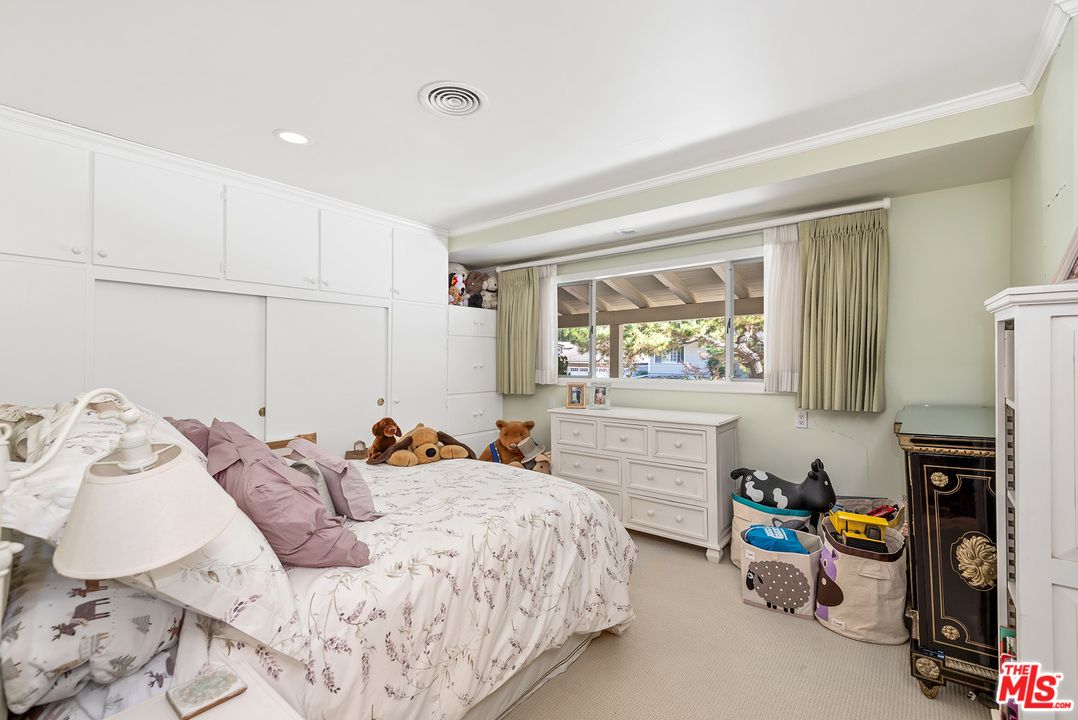 4205 Valley Meadow Road Encino, CA 91436 - Photo 17 of 41