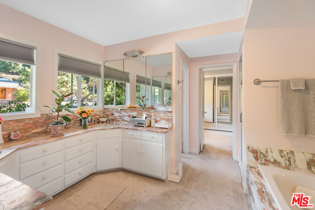 4205 Valley Meadow Road Encino, CA 91436 - Photo 20 of 41