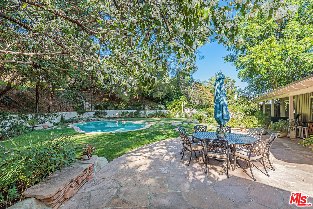 4205 Valley Meadow Road Encino, CA 91436 - Photo 22 of 41