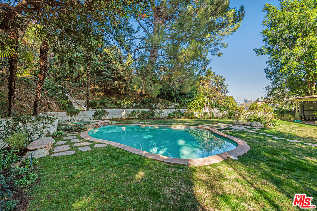 4205 Valley Meadow Road Encino, CA 91436 - Photo 24 of 41