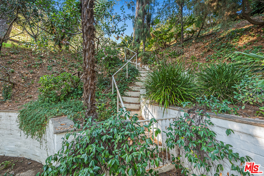 4205 Valley Meadow Road Encino, CA 91436 - Photo 29 of 41