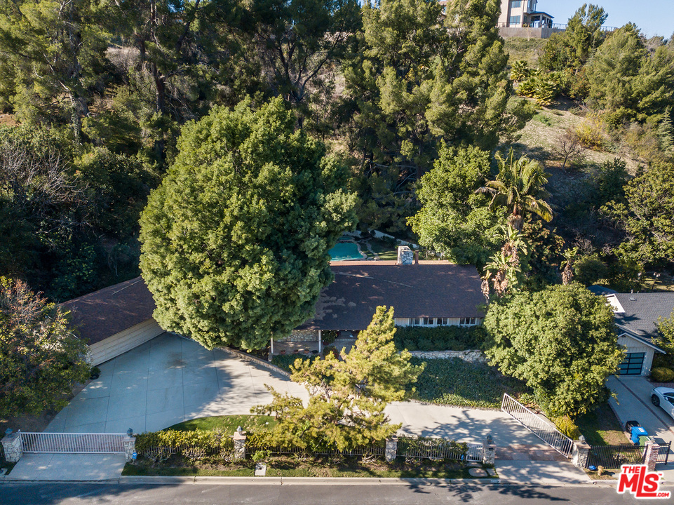 4205 Valley Meadow Road Encino, CA 91436 - Photo 34 of 41
