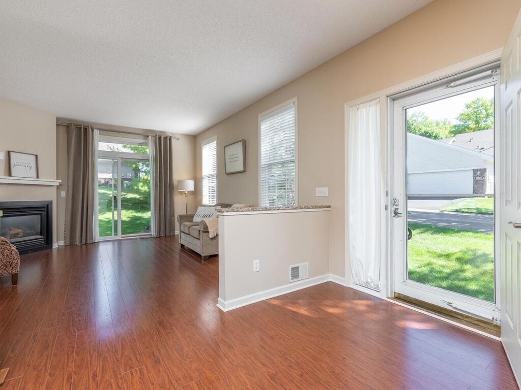 7991 Autumn Ridge Way Chanhassen, MN 55317 - Photo 3 of 25 Gallery Image 3