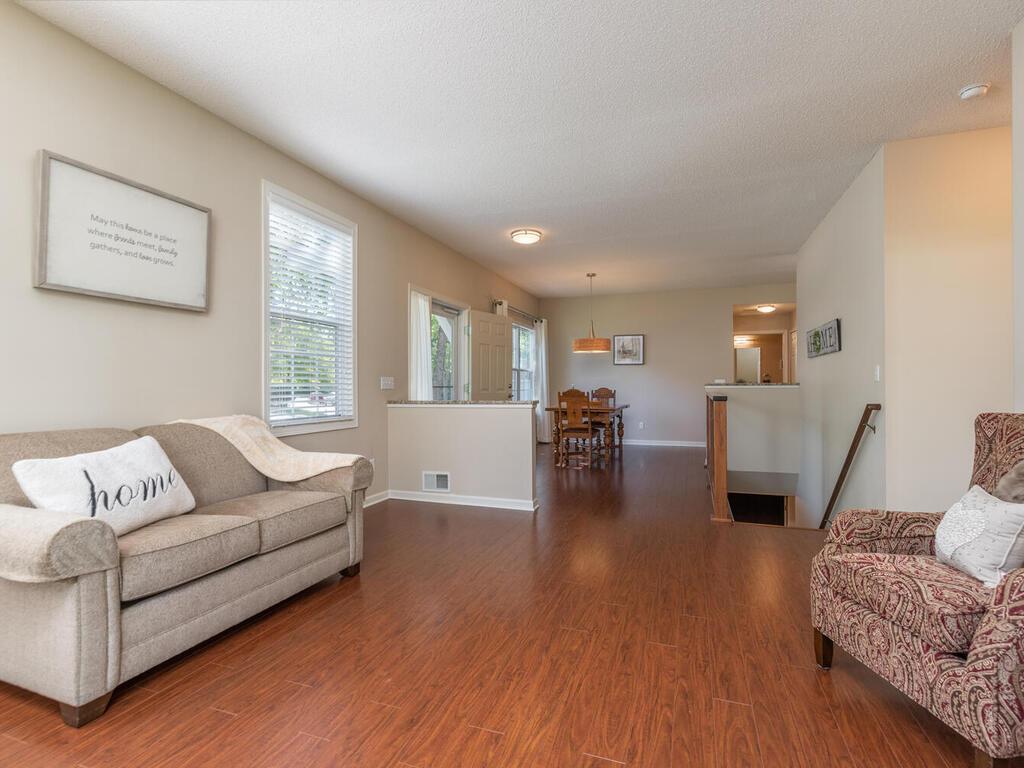 7991 Autumn Ridge Way Chanhassen, MN 55317 - Photo 5 of 25 Gallery Image 5