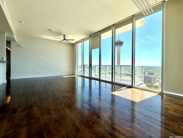 $4,100 | 610 East Market Street, Unit 2601, San Antonio, TX 78205