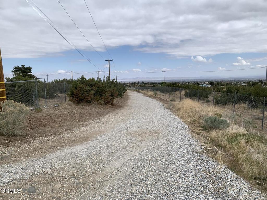 9020 Pionero Road Pinon Hills, CA 92372 - Photo 63 of 71 20