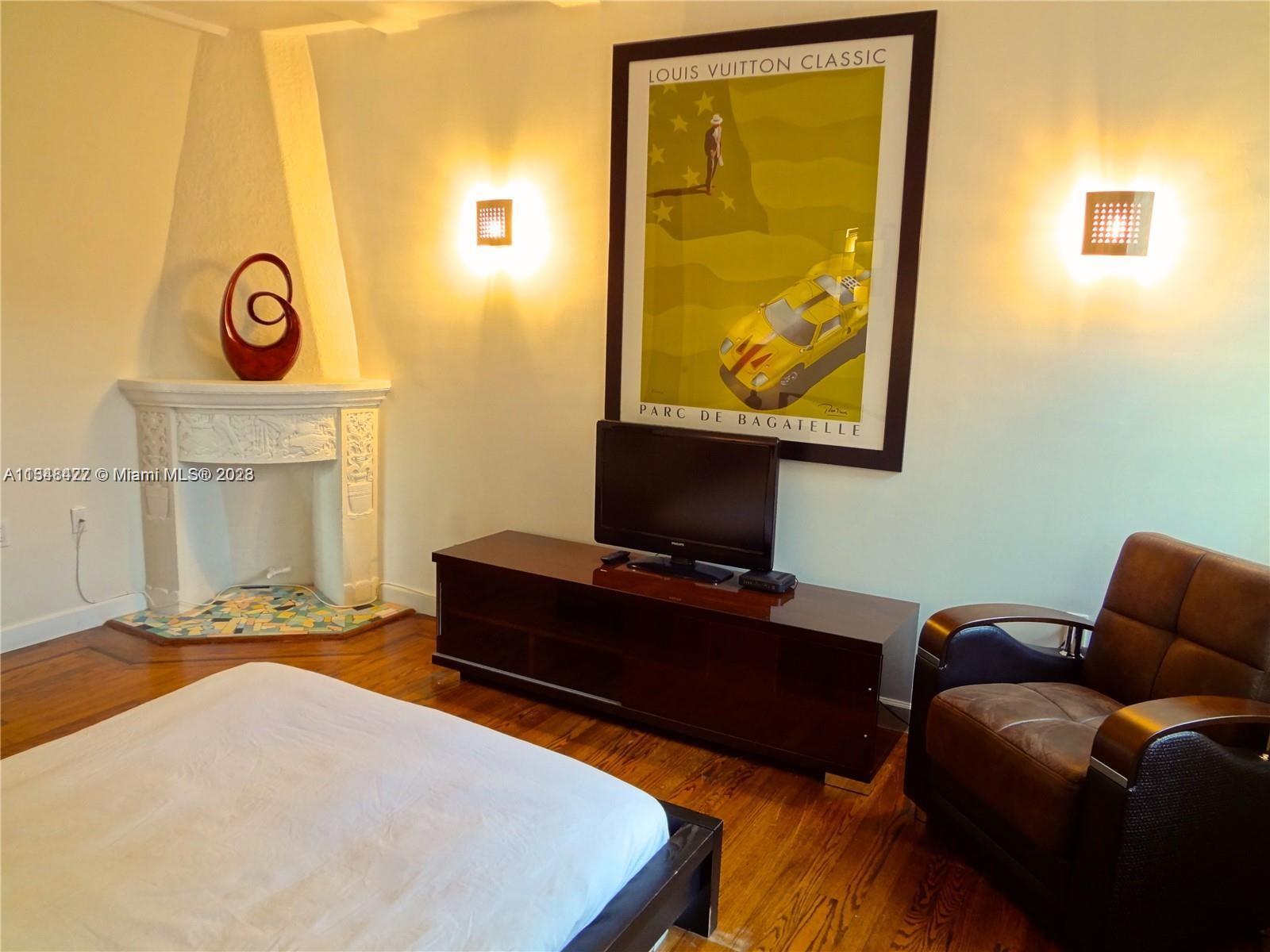439 15th Street, Unit 15 Miami Beach, FL 33139 - Photo 5 of 13 a bedroom with a bed and couch