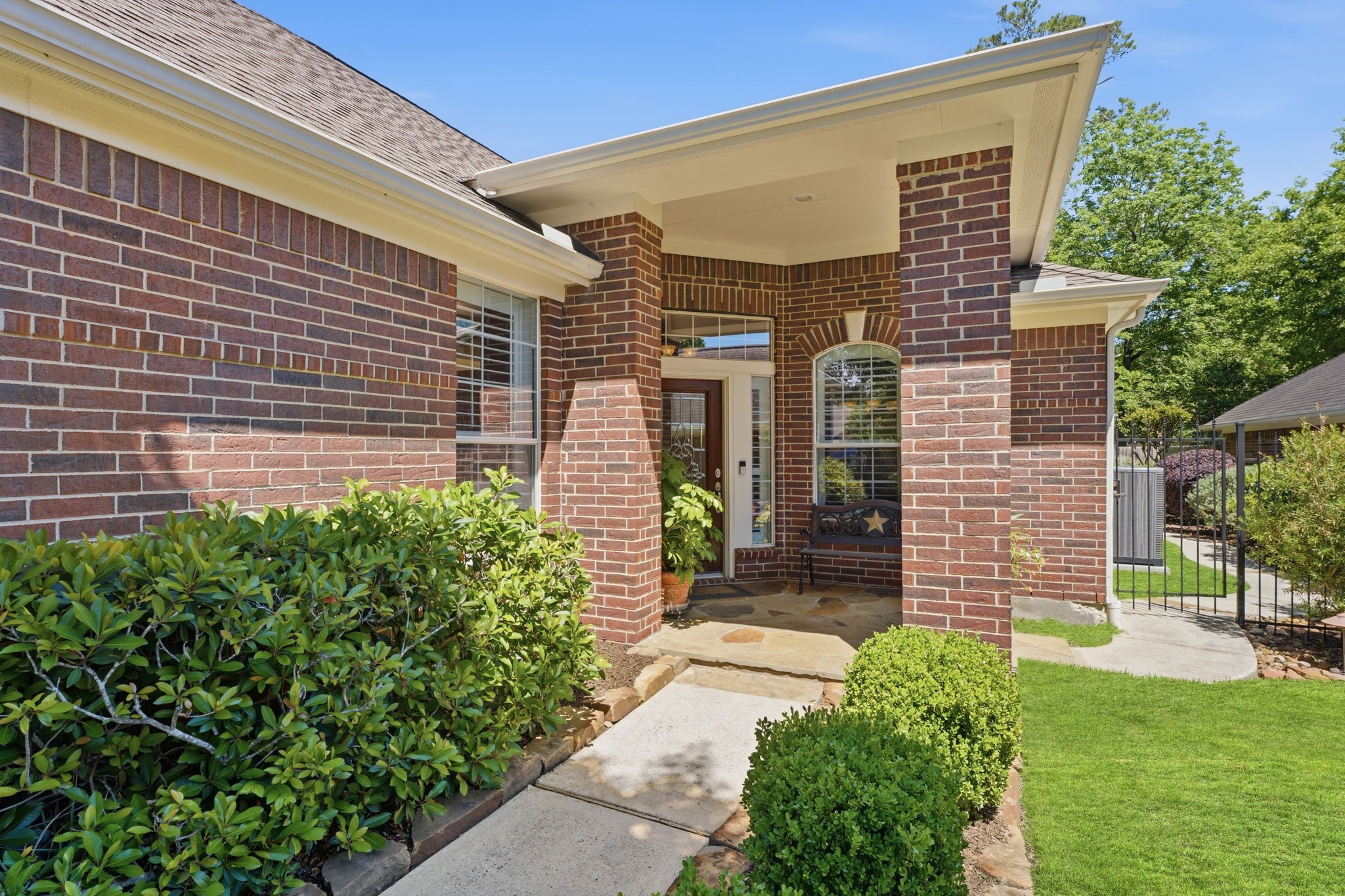 99 Bagpipe Way Conroe, TX 77384 - Photo 3 of 40