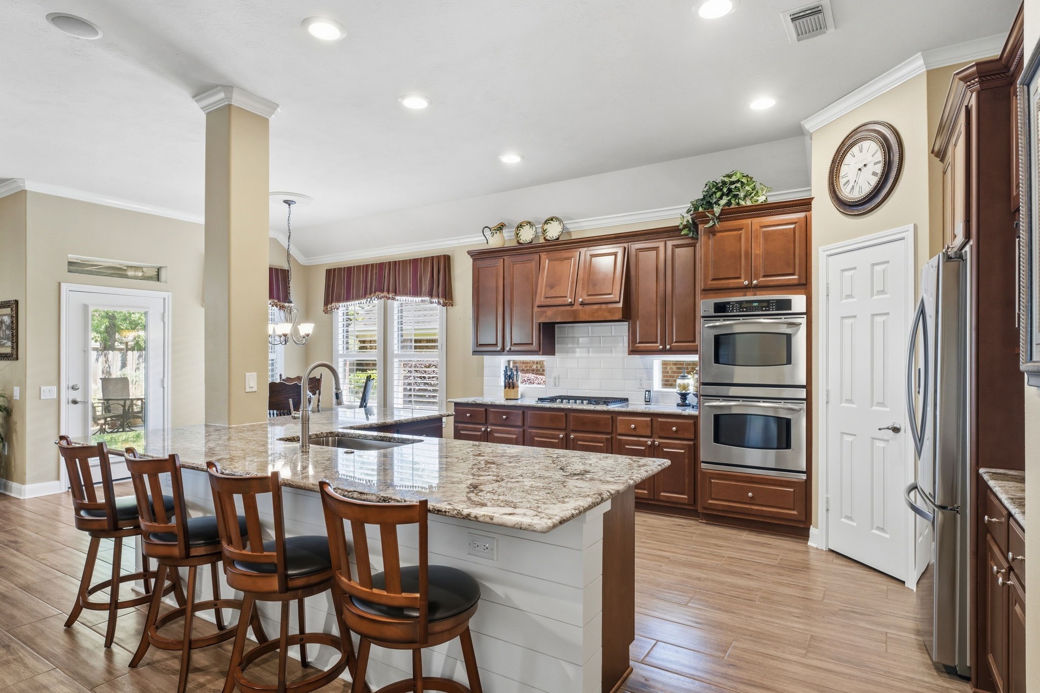 99 Bagpipe Way Conroe, TX 77384 - Photo 4 of 40