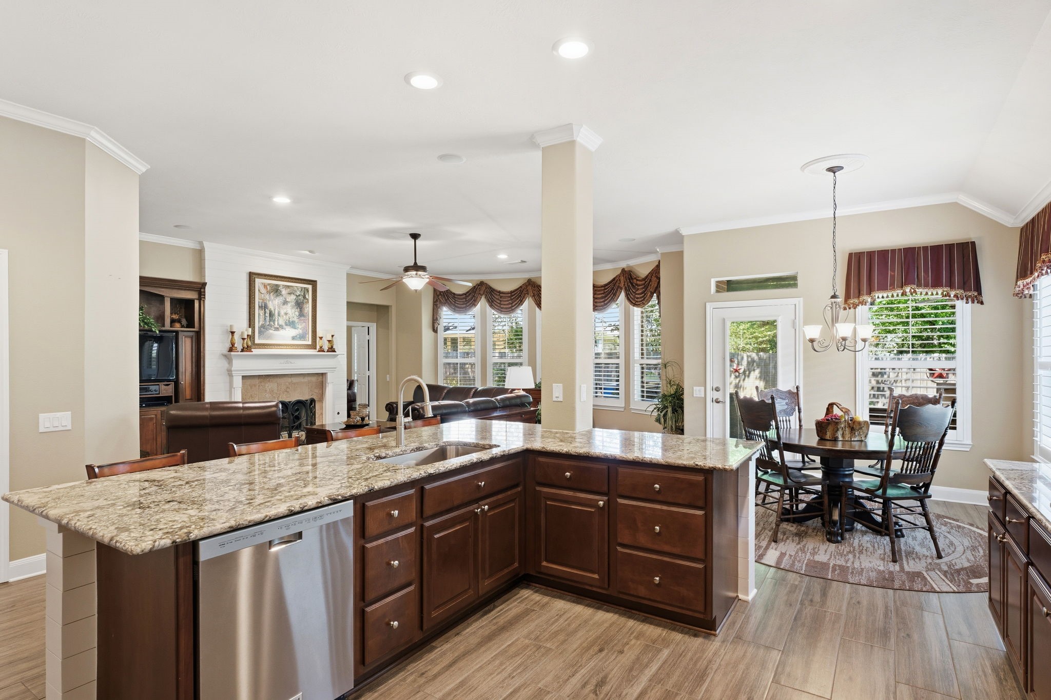 99 Bagpipe Way Conroe, TX 77384 - Photo 7 of 40