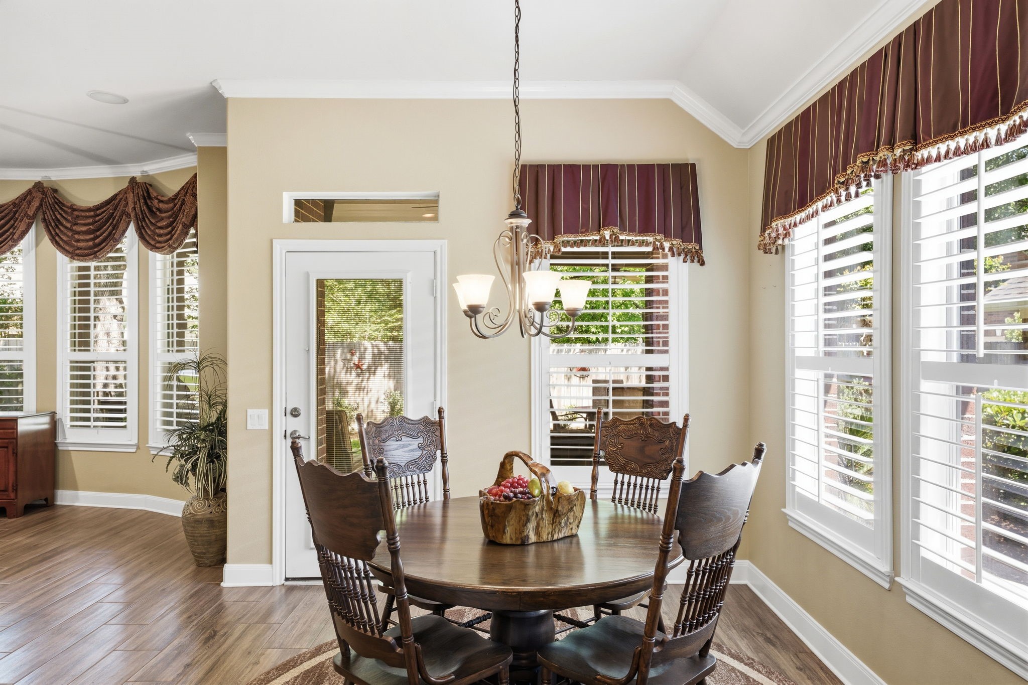 99 Bagpipe Way Conroe, TX 77384 - Photo 8 of 40