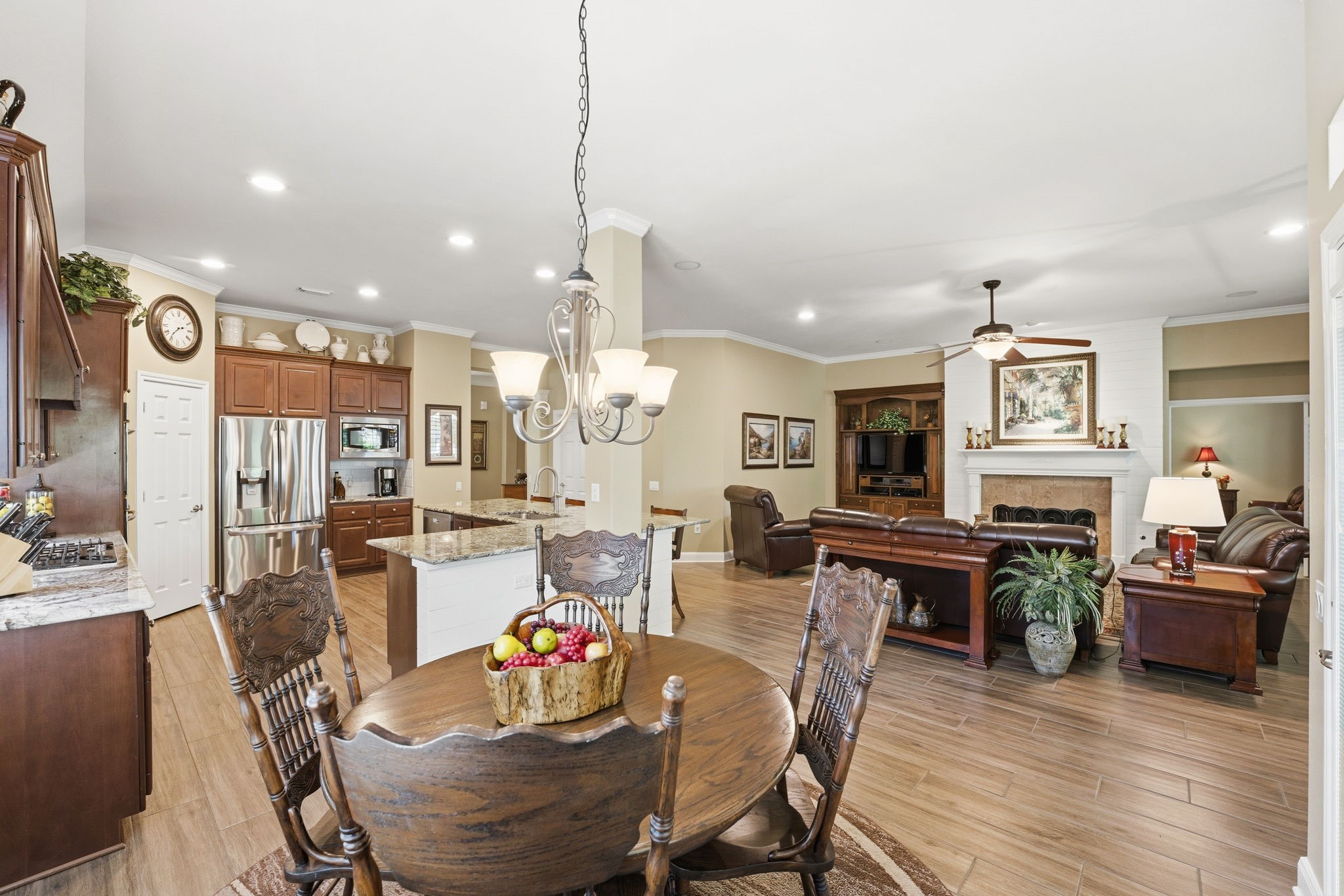 99 Bagpipe Way Conroe, TX 77384 - Photo 9 of 40