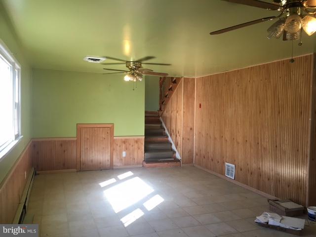 15425 Thompson Road Silver Spring, MD 20905 - Photo 12 of 20 Family Room