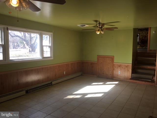 15425 Thompson Road Silver Spring, MD 20905 - Photo 13 of 20 Family Room