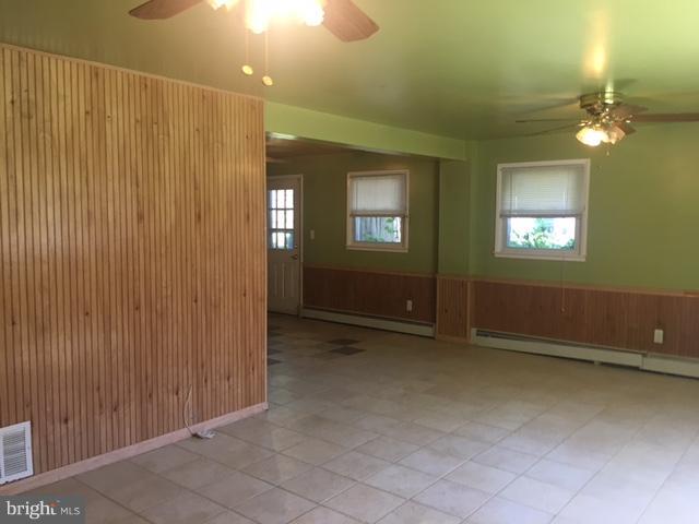 15425 Thompson Road Silver Spring, MD 20905 - Photo 14 of 20 Family Room