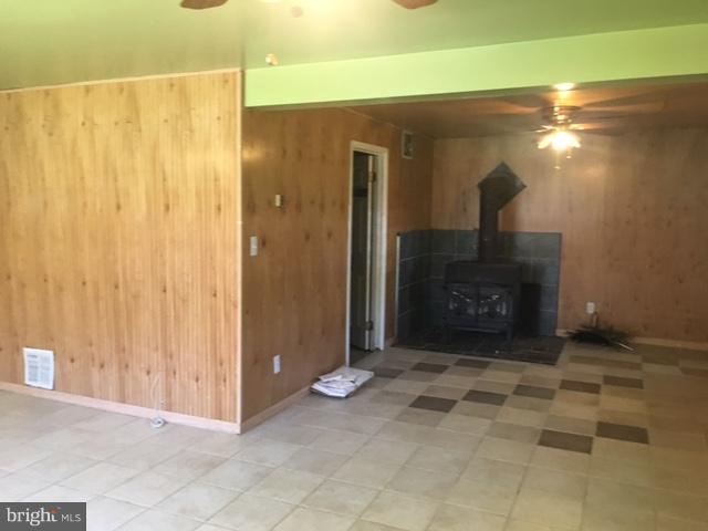 15425 Thompson Road Silver Spring, MD 20905 - Photo 15 of 20 Family Room