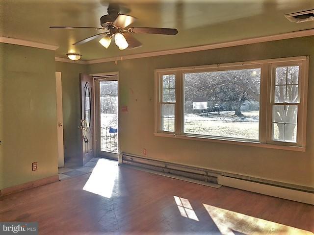 15425 Thompson Road Silver Spring, MD 20905 - Photo 7 of 20 Living Room