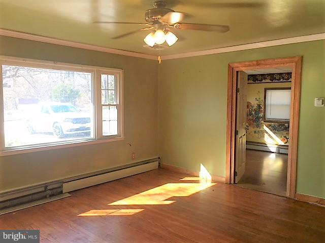15425 Thompson Road Silver Spring, MD 20905 - Photo 8 of 20 Living Room