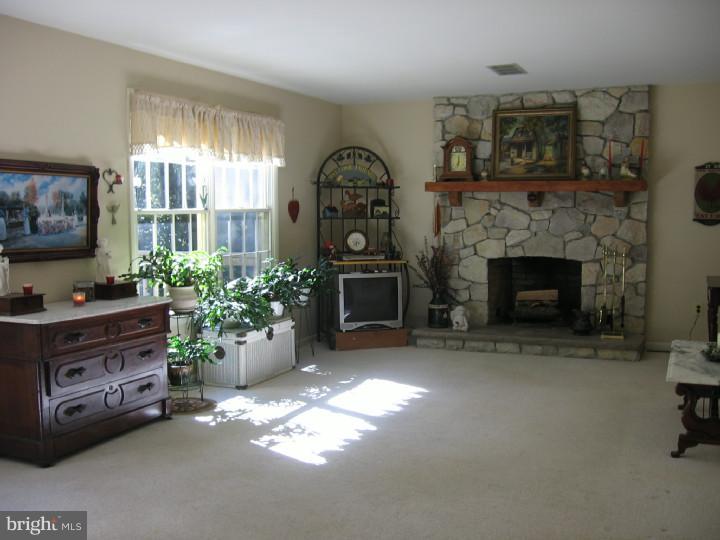 57 Taunton Road Medford, NJ 08055 - Photo 9 of 24 Family Room
