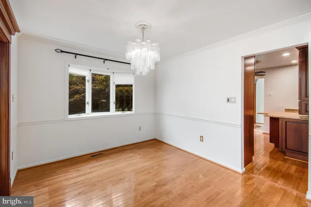 a view of empty room with window