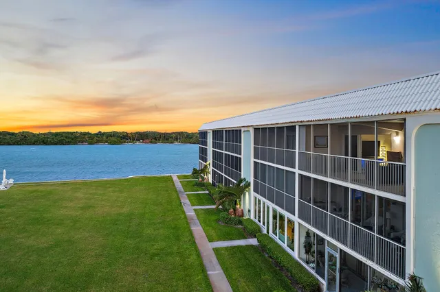 $789,000 | 100 Waterway Road, Unit E305, Tequesta, FL 33469