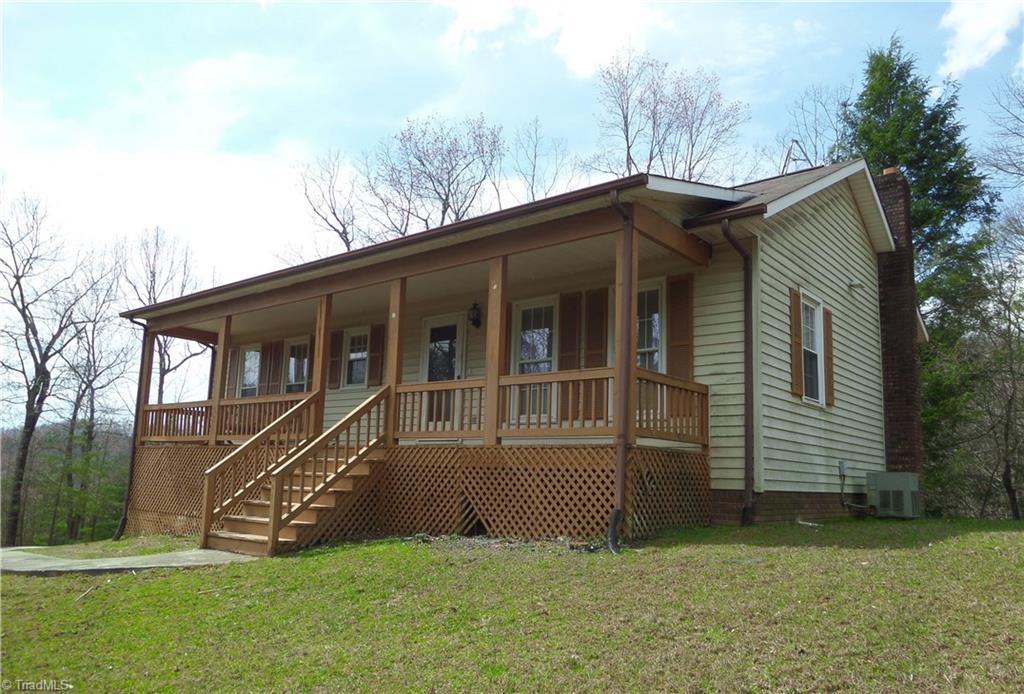 3748 White Oak Road Purlear, NC 28665 - Photo 2 of 29