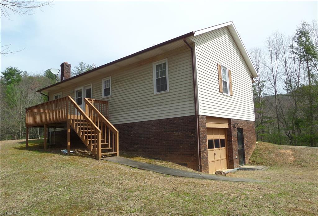 3748 White Oak Road Purlear, NC 28665 - Photo 4 of 29