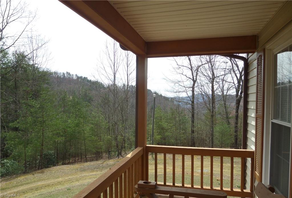 3748 White Oak Road Purlear, NC 28665 - Photo 7 of 29