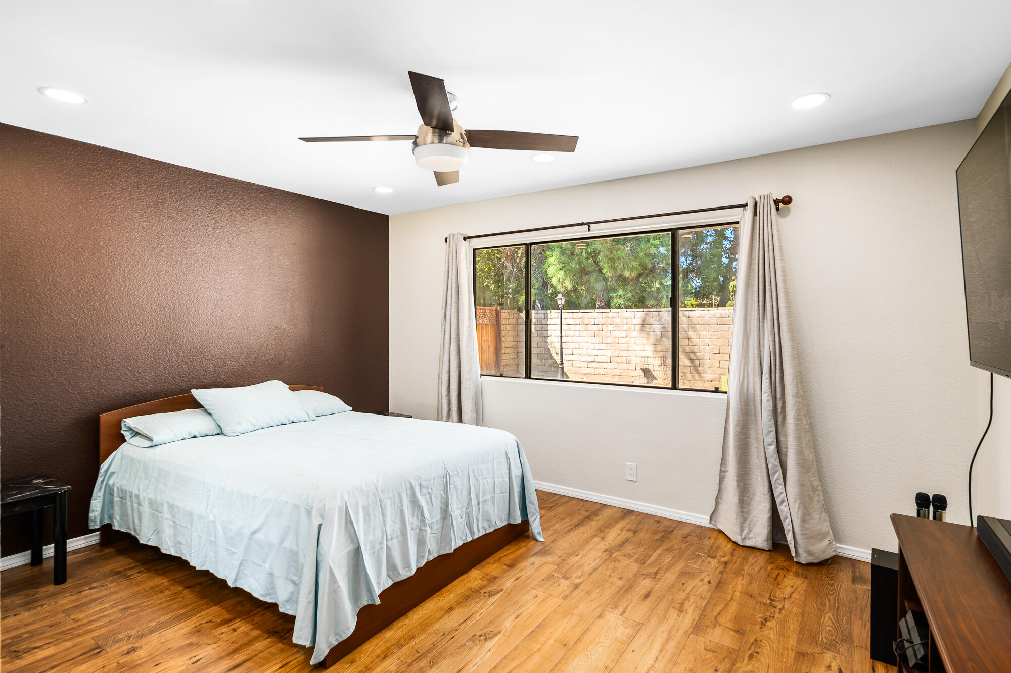 29403 Plymouth Road Castaic, CA 91384 - Photo 12 of 27 Plymouth-12