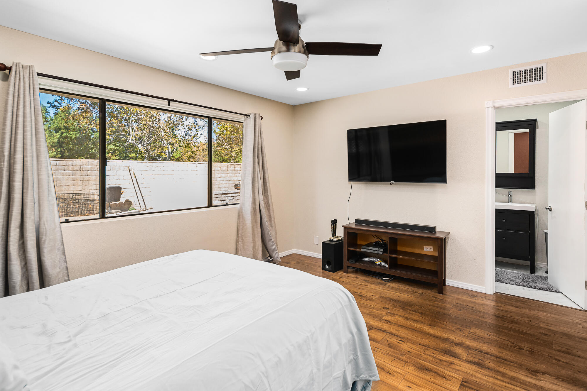 29403 Plymouth Road Castaic, CA 91384 - Photo 15 of 27 Plymouth-15