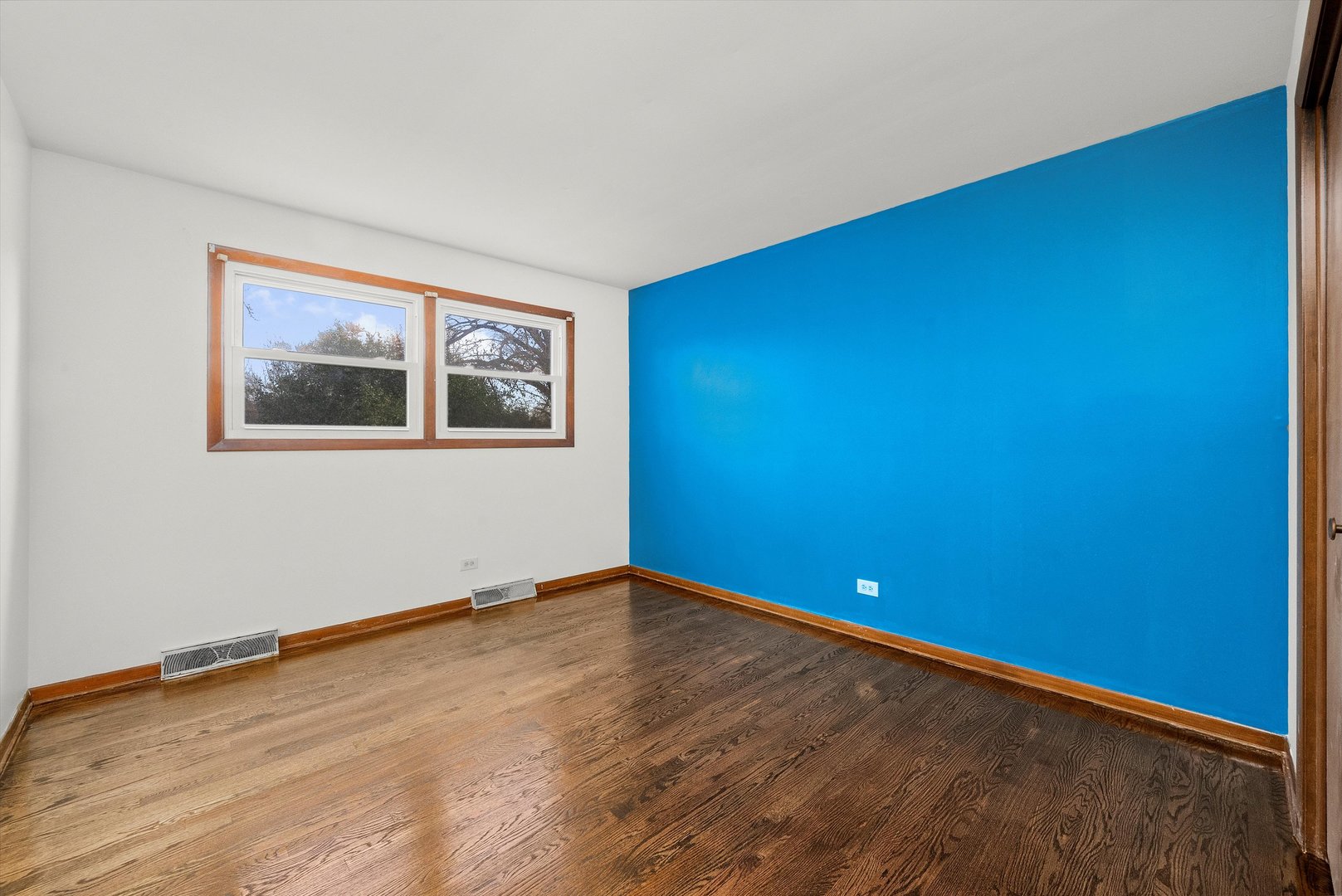 17731 Larkspur Lane Homewood, IL 60430 - Photo 20 of 38 a view of empty room with wooden floor