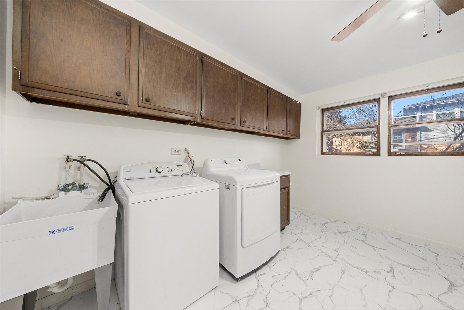 17731 Larkspur Lane Homewood, IL 60430 - Photo 24 of 38 a utility room with dryer and washer