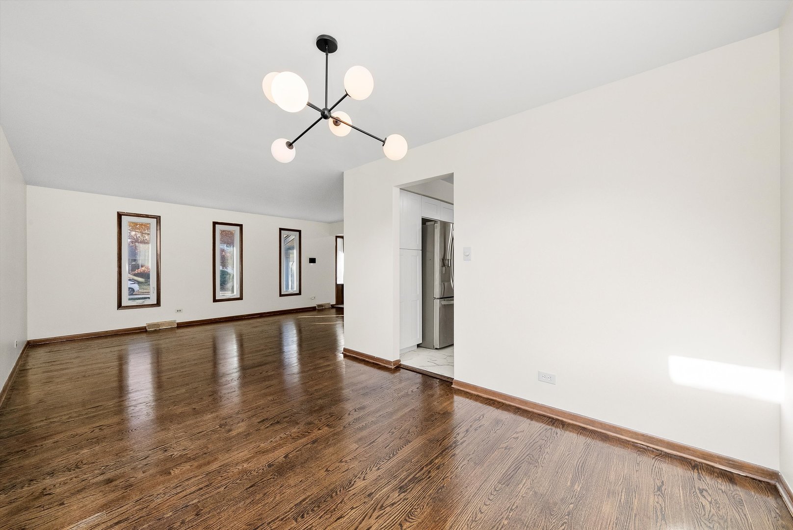17731 Larkspur Lane Homewood, IL 60430 - Photo 7 of 38 a view of a livingroom with wooden floor
