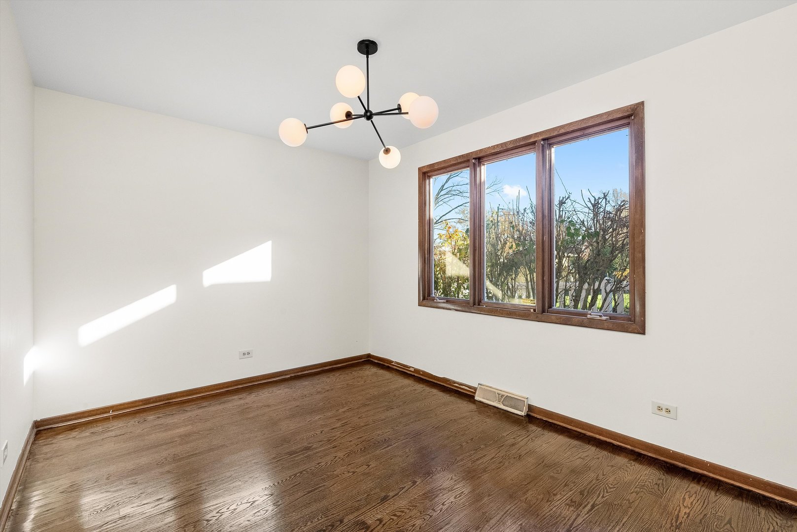 17731 Larkspur Lane Homewood, IL 60430 - Photo 8 of 38 a view of an empty room with a window