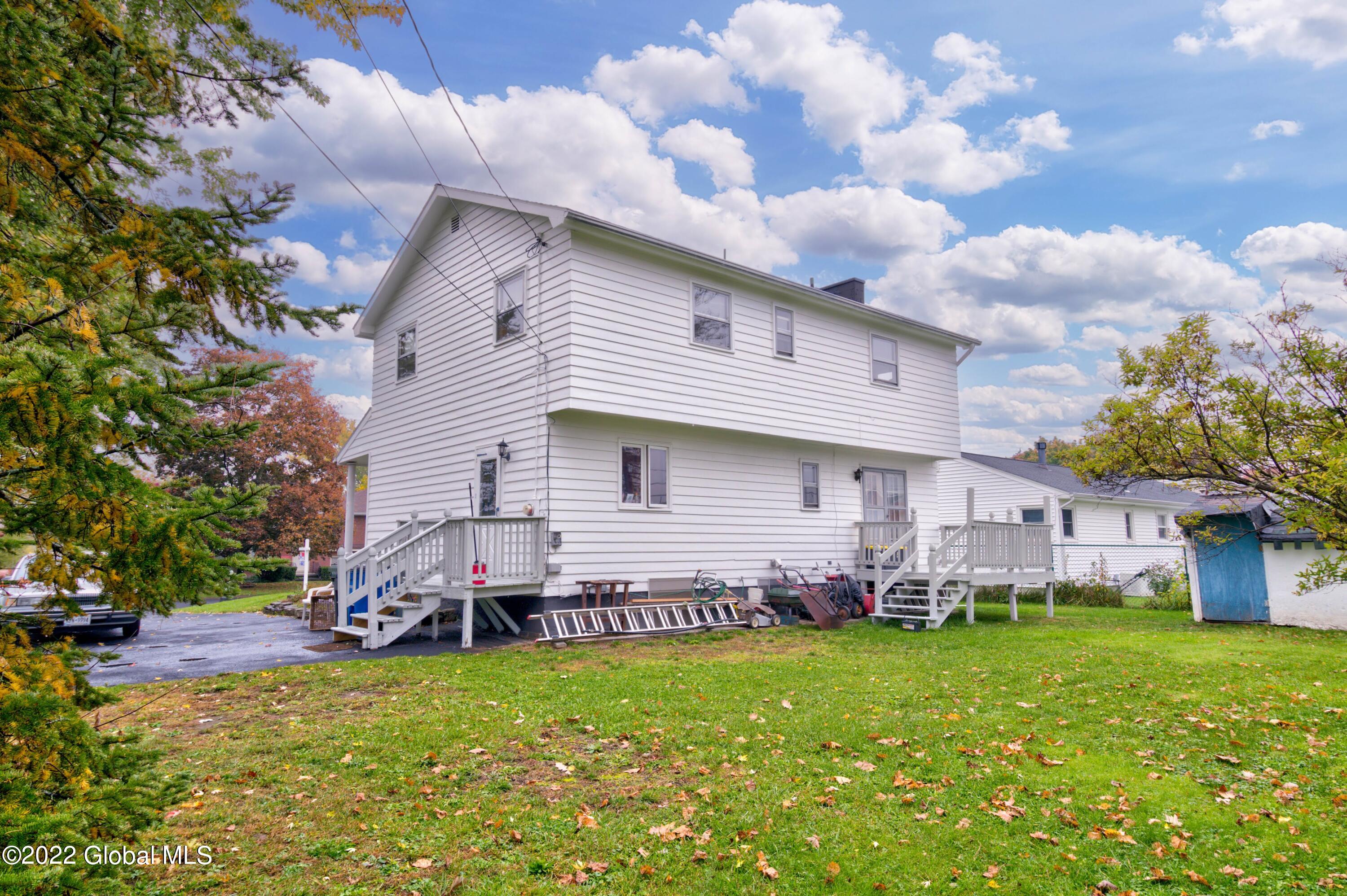 17 Rudolph Court Cohoes, NY 12047 - Photo 2 of 19 006-RUDOLPH