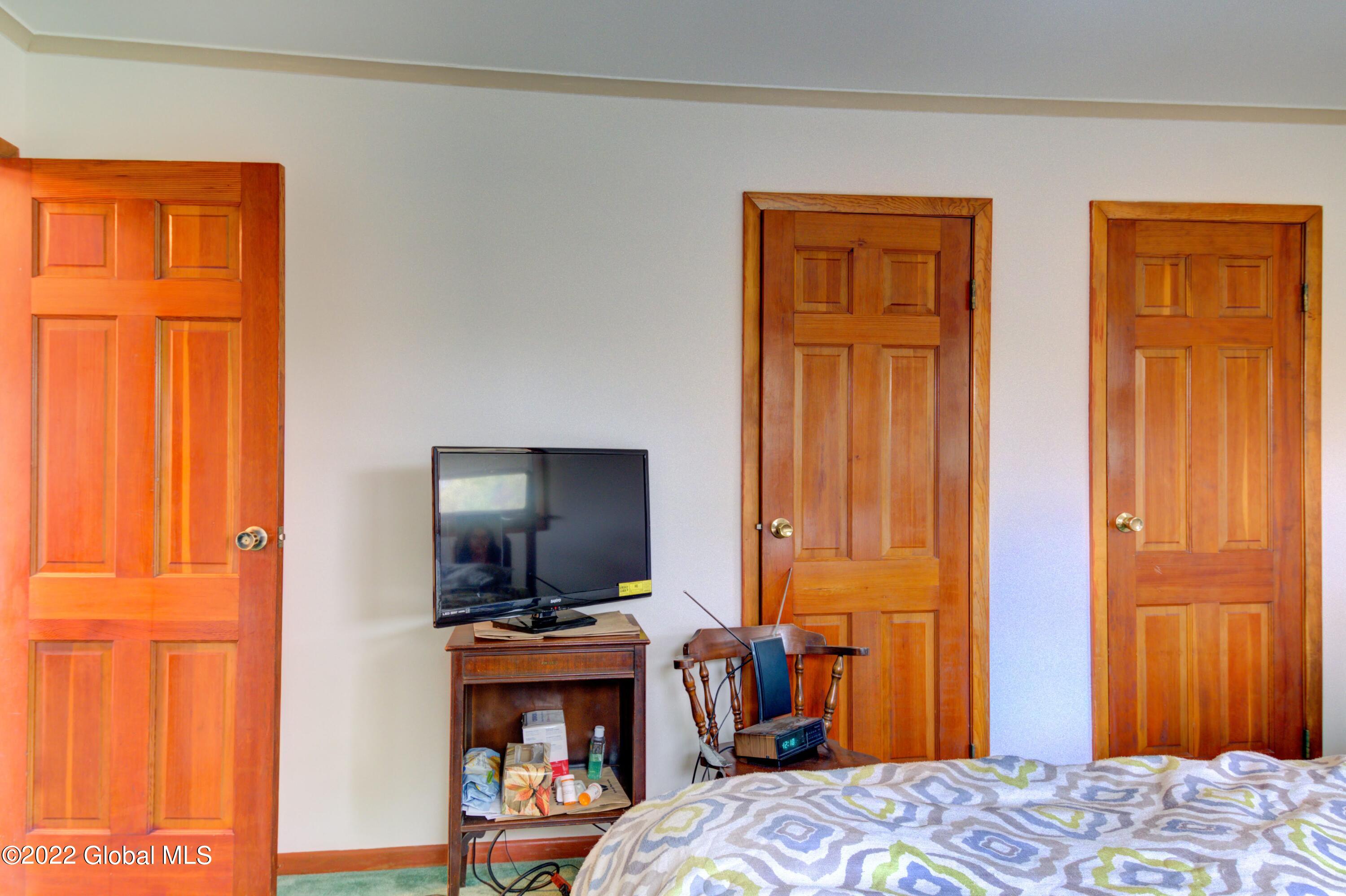 17 Rudolph Court Cohoes, NY 12047 - Photo 7 of 19 016-RUDOLPH