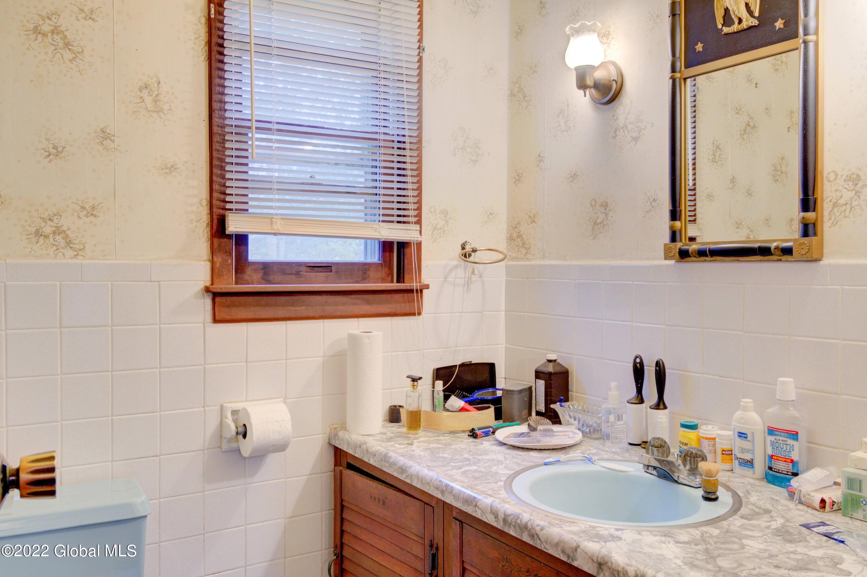 17 Rudolph Court Cohoes, NY 12047 - Photo 10 of 19 020-RUDOLPH