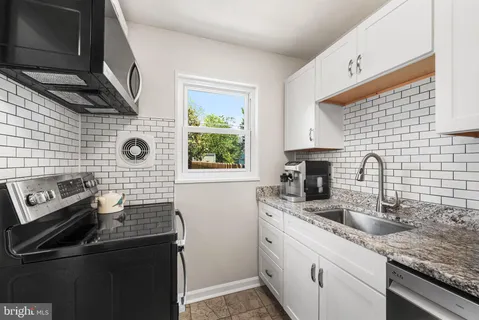 $599,999 | 6801 Radcliffe Drive, Alexandria, VA 22307