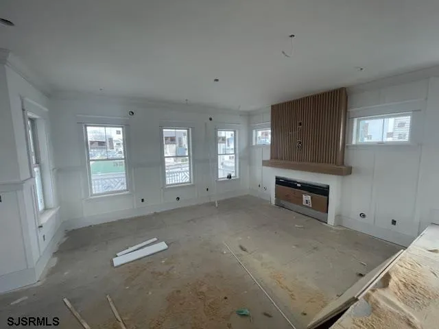 a view of livingroom with hardwood