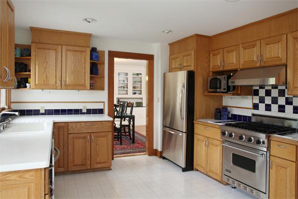 67 Oak Cliff Road Newton, MA 02460 - Photo 4 of 5