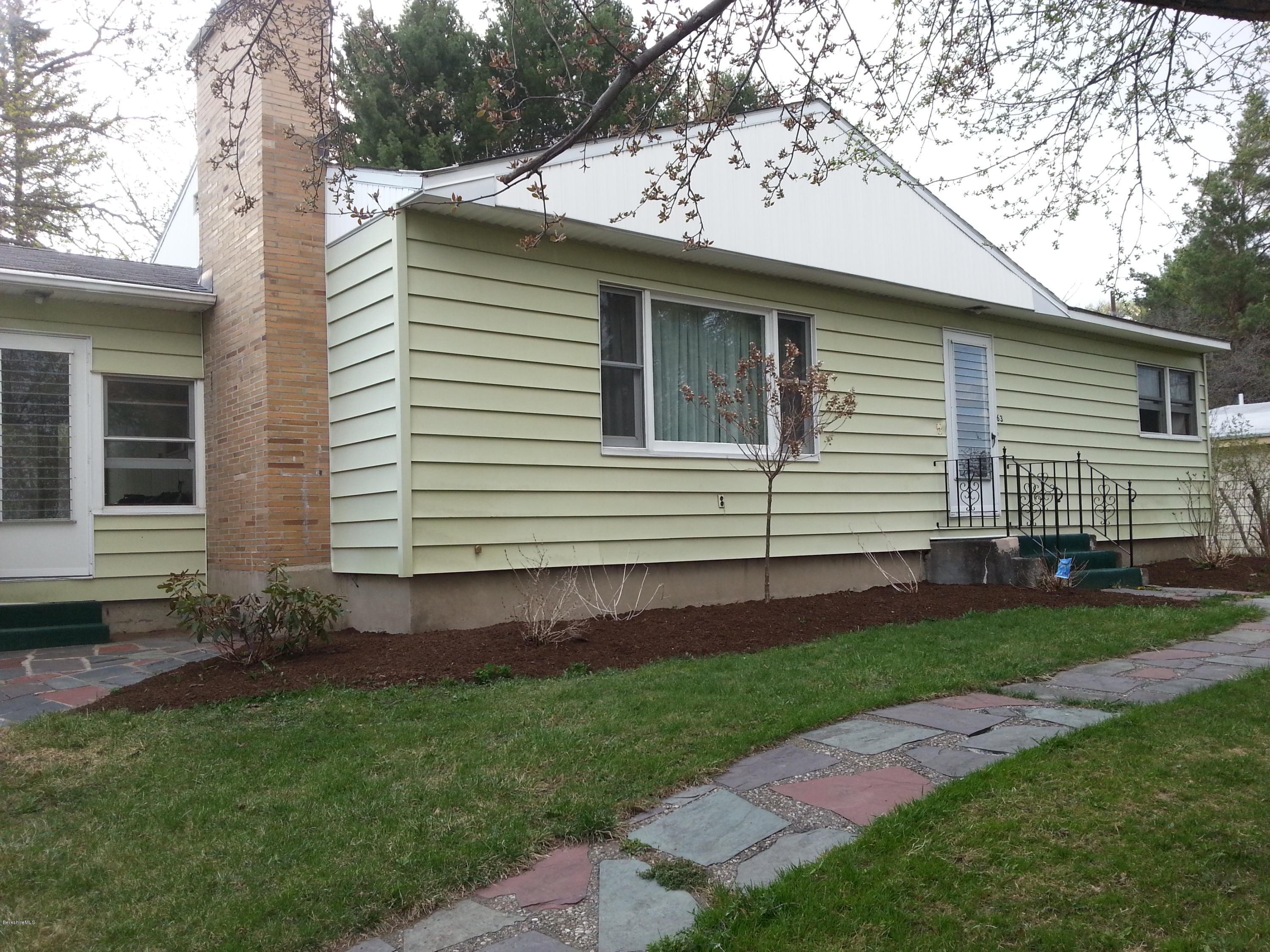 63 Valentine Road Pittsfield, MA 01201 - Photo 2 of 23 2.5