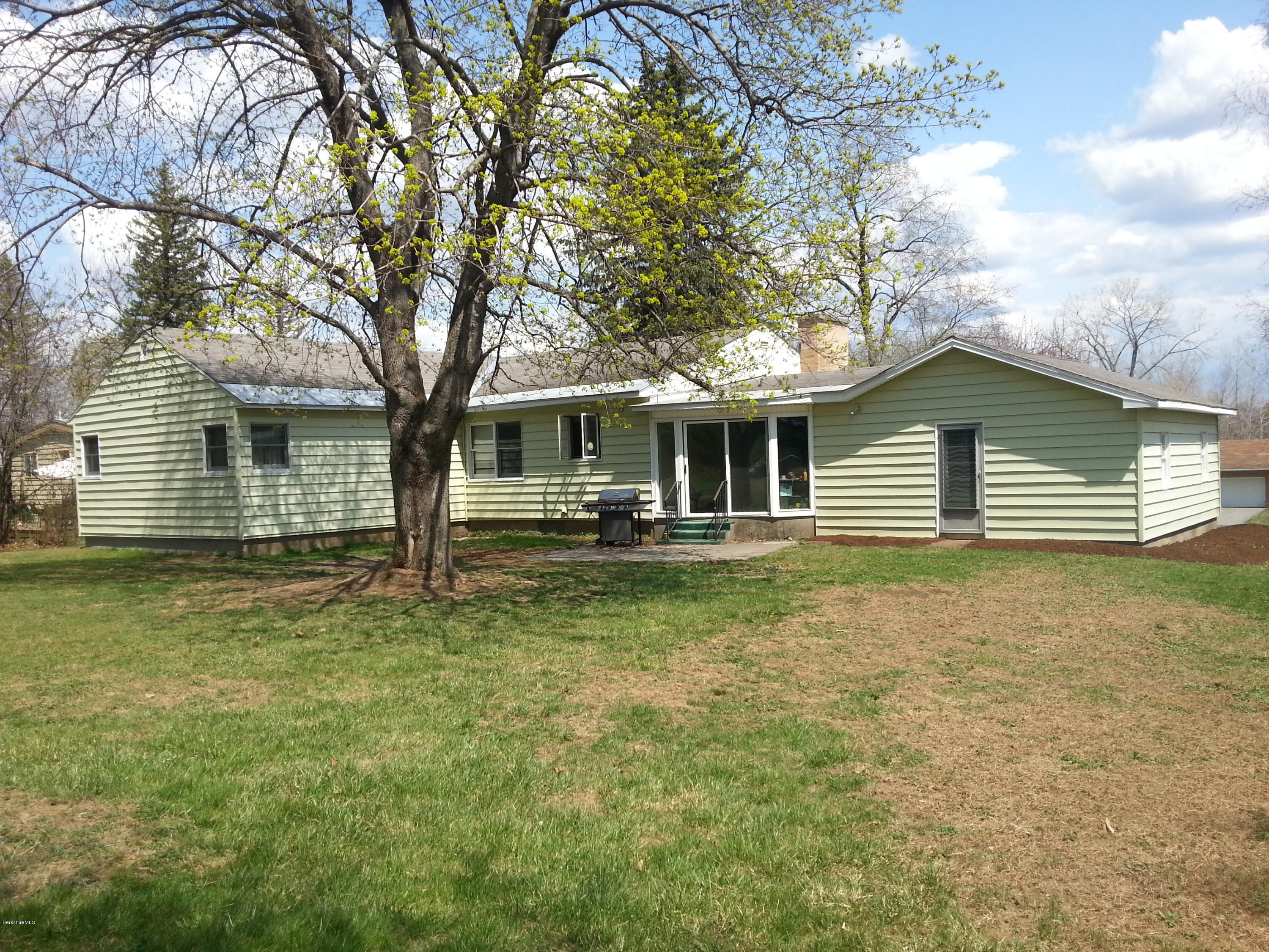 63 Valentine Road Pittsfield, MA 01201 - Photo 4 of 23 2