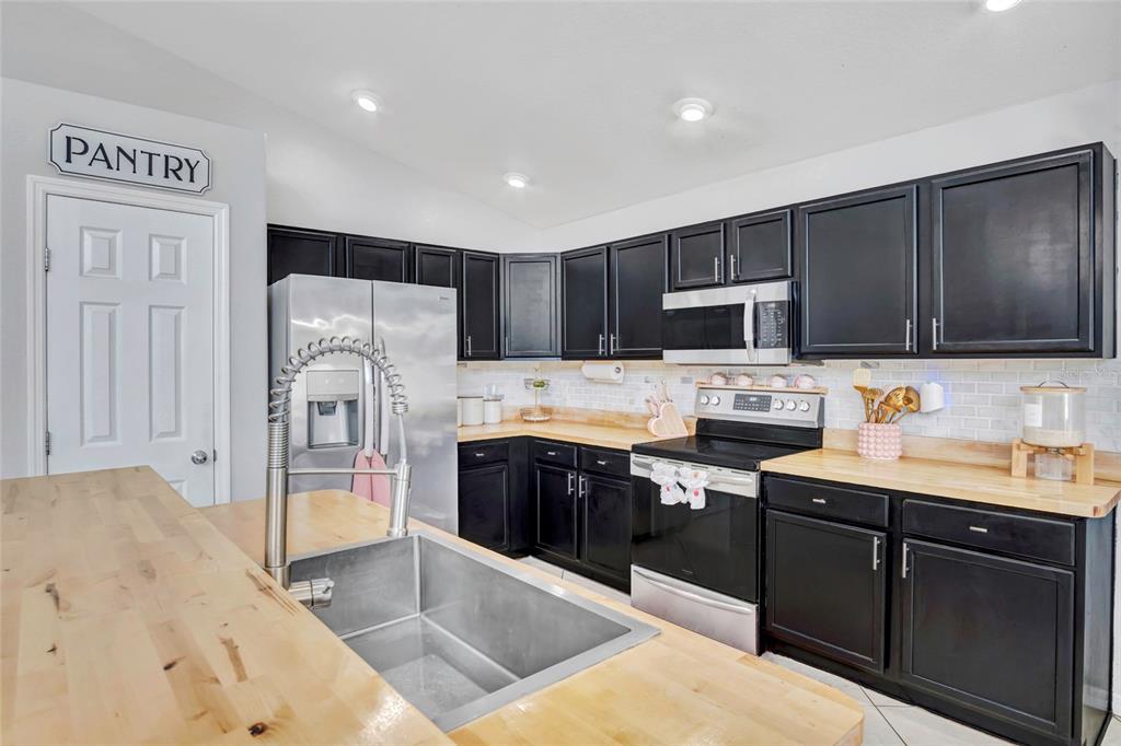 8335 Adele Road Lakeland, FL 33810 - Photo 8 of 30