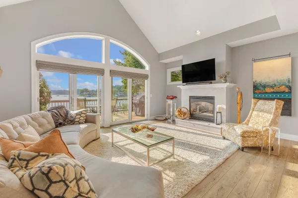 $1,279,900 | 17533 North Fruitport Road, Unit 6, Spring Lake, MI 49456